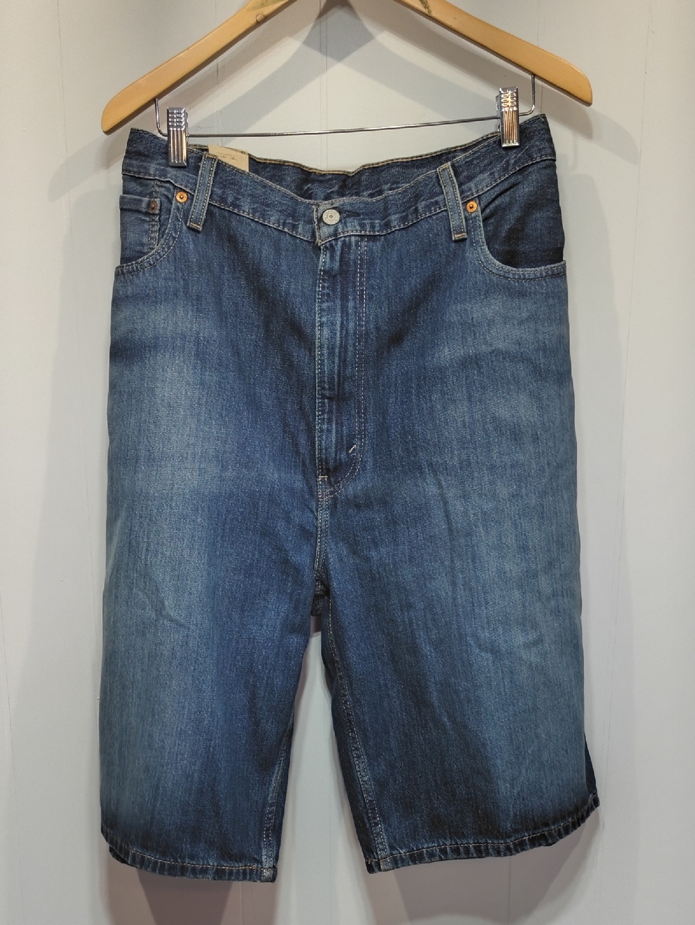 Levi's Men's Size 42 Blue Denim Shorts NWT Medium Wash High Rise 12.5" Inseam